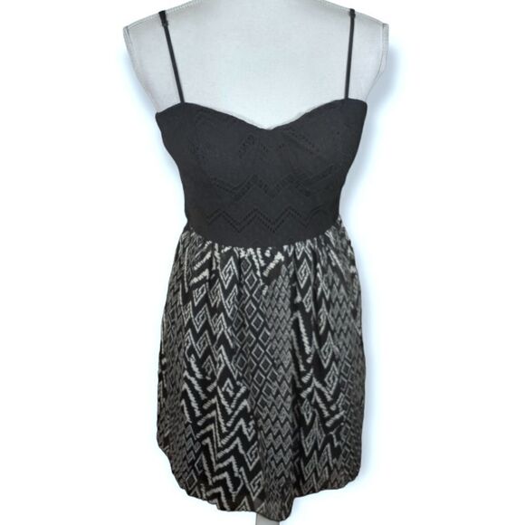 TRIXXI BLACK CROCHET & BLACK & WHITE CHEVERON PRINT DRESS SZ.L EUC - Picture 1 of 6